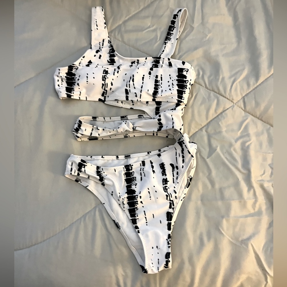 White and black cut out one piece small